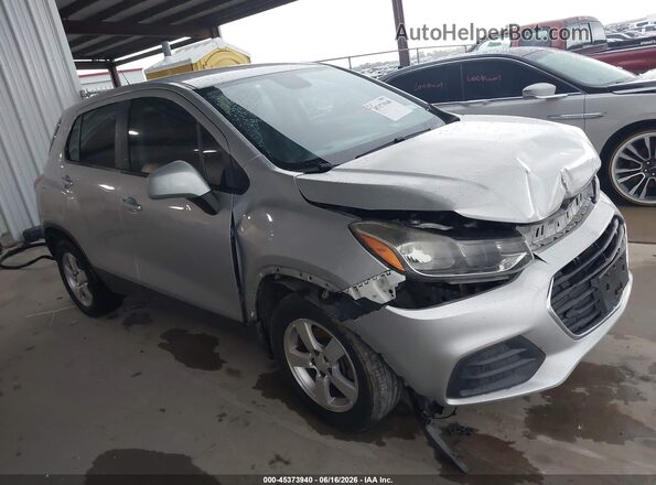 KL7CJKSB8JB632882 2018 CHEVROLET TRAX Silver Vista interior trasera