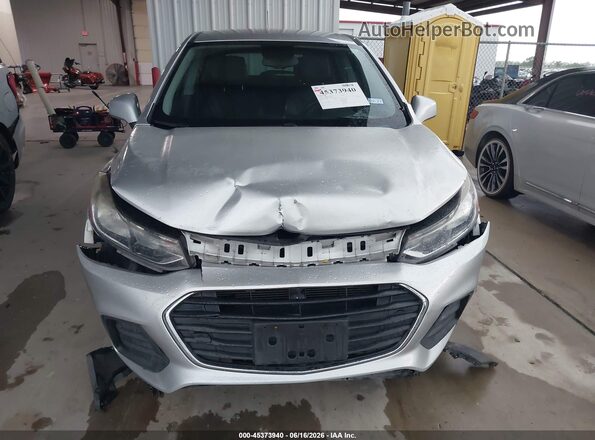 KL7CJKSB8JB632882 2018 CHEVROLET TRAX Silver Vista del cuadro de instrumentos