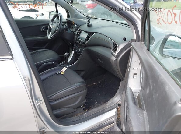 KL7CJLSB0HB134384 2017 CHEVROLET TRAX Silver Front interior view