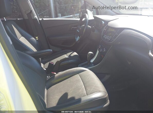 KL7CJLSB0KB958490 2019 CHEVROLET TRAX Белый Вид салона спереди