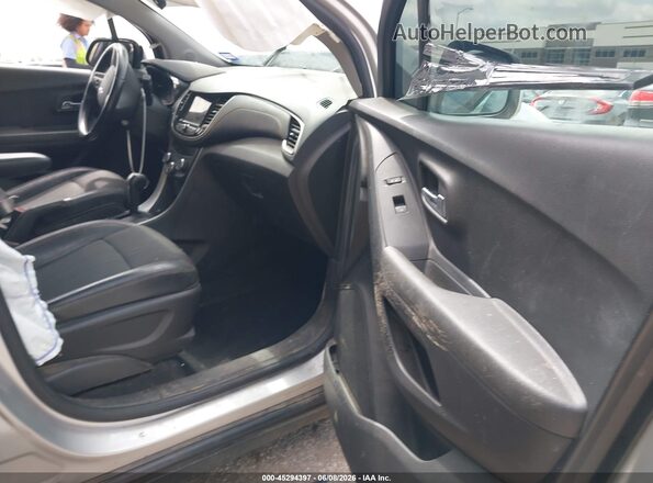 KL7CJLSB0KB963334 2019 CHEVROLET TRAX Серебряный Вид салона спереди