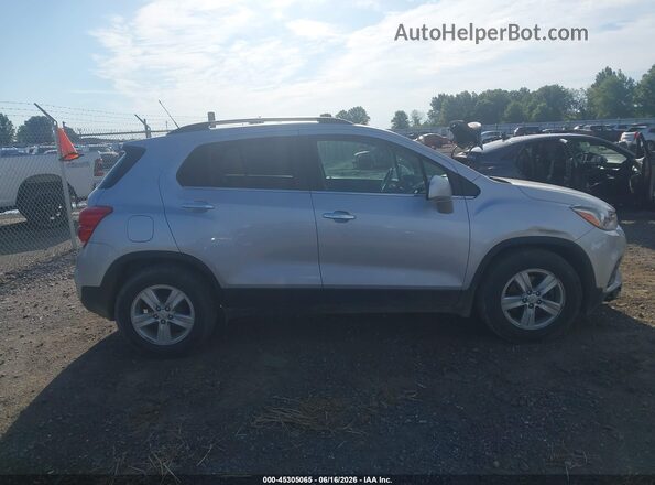 KL7CJLSB1LB010343 2020 CHEVROLET TRAX Silver Widok wnętrza z tyłu