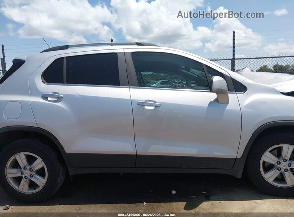 KL7CJLSB2JB581837 2018 CHEVROLET TRAX Silver ხელსაწყოთა პანელის ხედი