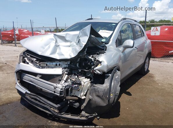 KL7CJLSB2JB581837 2018 CHEVROLET TRAX Silver წინა მარცხენა ხედი სამი მეოთხედიდან