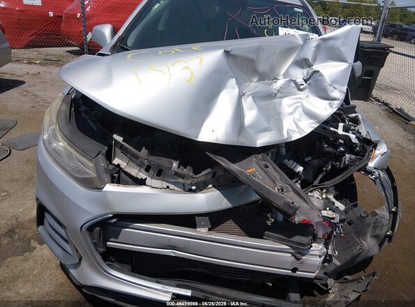 KL7CJLSB2JB581837 2018 CHEVROLET TRAX Silver წინა ხედი