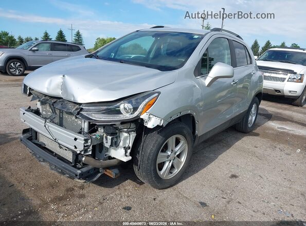 KL7CJLSB3KB960993 2019 CHEVROLET TRAX Silver Vista tres cuartos delantera izquierda