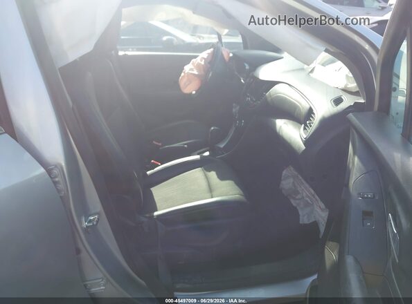 KL7CJLSB4JB579605 2018 CHEVROLET TRAX Silver Սալոնի դիմացի տեսք