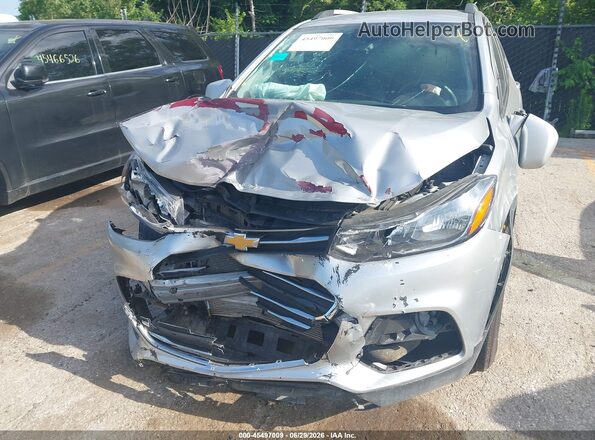 KL7CJLSB4JB579605 2018 CHEVROLET TRAX Silver Դիմացի տեսք