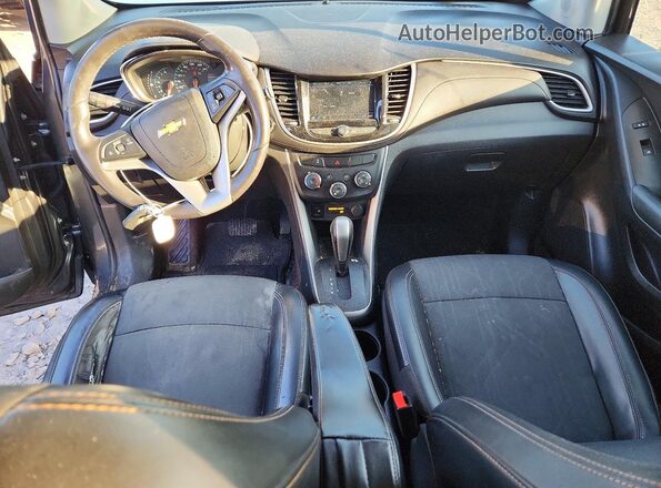 KL7CJLSB4JB632190 2018 CHEVROLET TRAX Gray Dashboard view