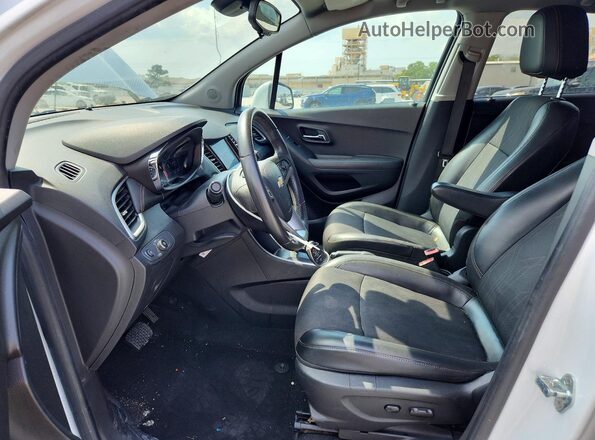 KL7CJLSB4LB018002 2020 CHEVROLET TRAX White Vista interior delantera
