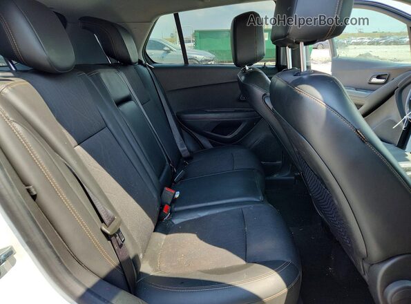 KL7CJLSB4LB018002 2020 CHEVROLET TRAX White Vista interior trasera