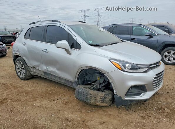KL7CJLSB5JB540568 2018 CHEVROLET TRAX Silver წინა მარჯვენა