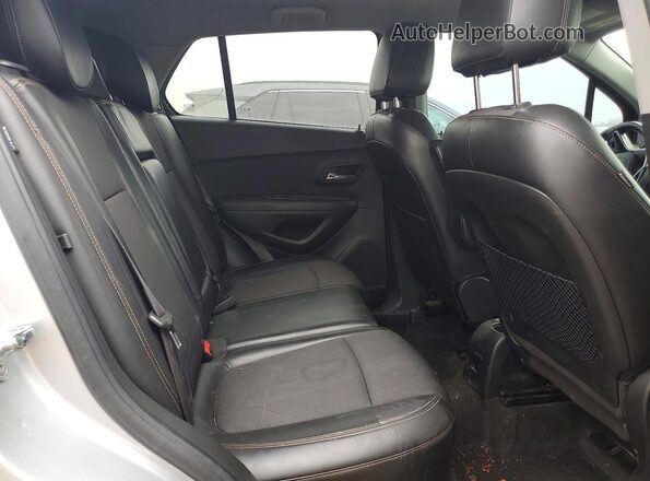 KL7CJLSB5JB540568 2018 CHEVROLET TRAX Silver უკანა სავარძლების ხედი