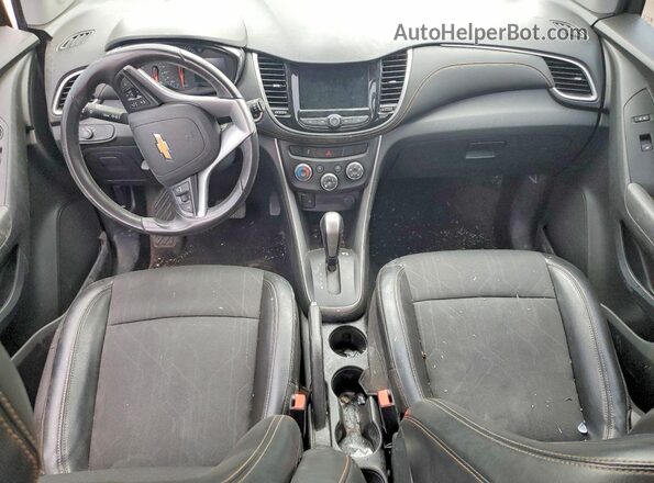 KL7CJLSB5JB540568 2018 CHEVROLET TRAX Silver წინა პანელის ხედი