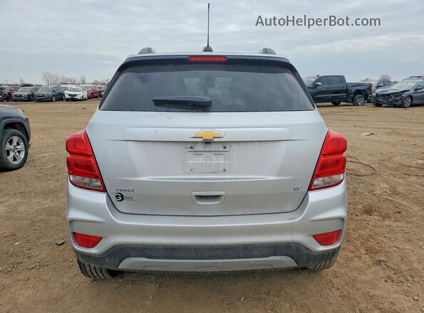 KL7CJLSB5JB540568 2018 CHEVROLET TRAX Silver უკანა ხედი