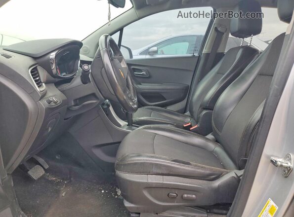 KL7CJLSB5JB540568 2018 CHEVROLET TRAX Silver წინა სალონის ხედი