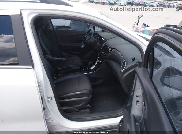 KL7CJLSB5KB869594 2019 CHEVROLET TRAX White Вид салону спереду