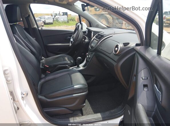 KL7CJLSB6GB700126 2016 CHEVROLET TRAX White Вид салону спереду
