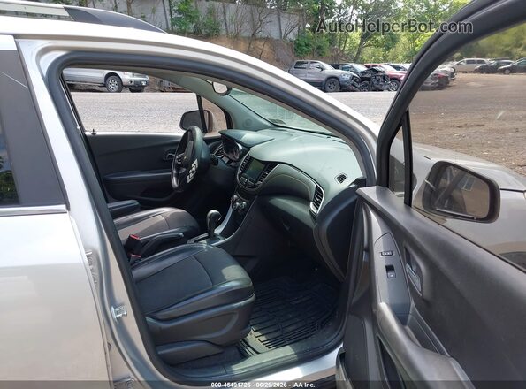 KL7CJLSB6HB197506 2017 CHEVROLET TRAX Silver Vista interior delantera