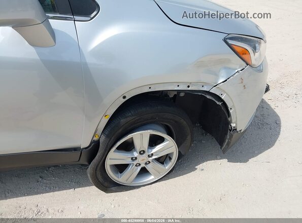 KL7CJLSB6JB586541 2018 CHEVROLET TRAX Silver წინა ხედი