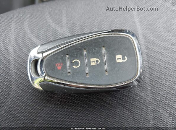KL7CJLSB6JB586541 2018 CHEVROLET TRAX Silver წინა პანელის ხედი