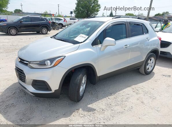 KL7CJLSB6JB586541 2018 CHEVROLET TRAX Silver წინა მარცხენა ხედი სამი მეოთხედიდან
