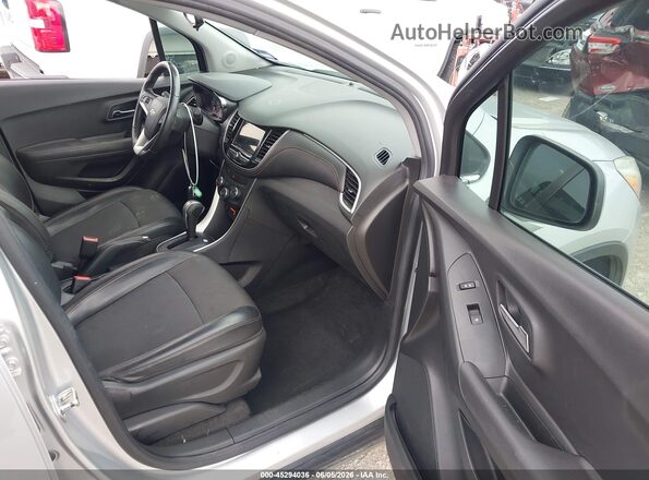 KL7CJLSB6JB676868 2018 CHEVROLET TRAX Silver 