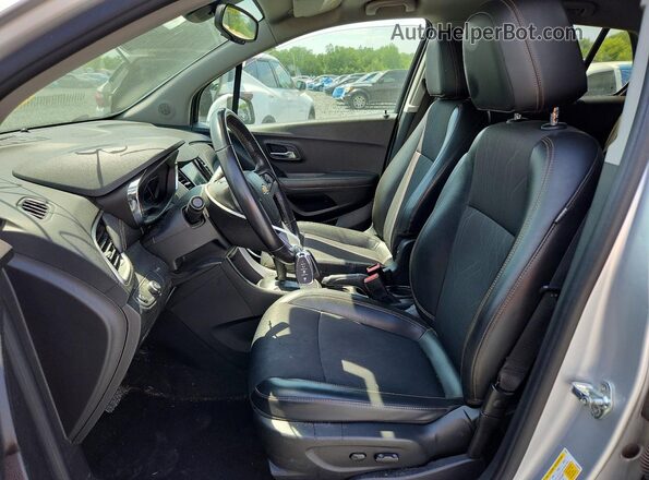 KL7CJLSB7KB776415 2019 CHEVROLET TRAX Silver Widok wnętrza z przodu