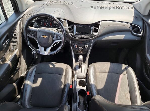 KL7CJLSB7KB776415 2019 CHEVROLET TRAX Silver Widok deski rozdzielczej