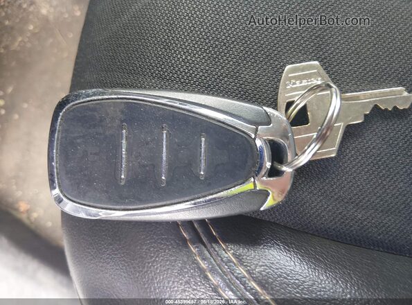KL7CJLSB7KB917225 2019 CHEVROLET TRAX Silver Vista del salpicadero