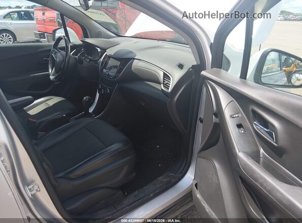 KL7CJLSB7KB917225 2019 CHEVROLET TRAX Silver Vista interior delantera