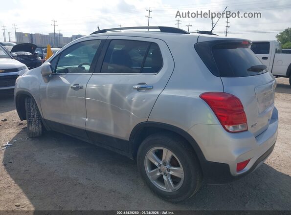 KL7CJLSB8JB638168 2018 CHEVROLET TRAX Silver Trasero izquierdo