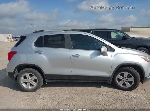 KL7CJLSB8JB638168 2018 CHEVROLET TRAX Silver Vista del cuadro de instrumentos