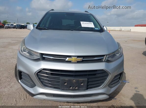 KL7CJLSB8JB638168 2018 CHEVROLET TRAX Silver Vista del salpicadero