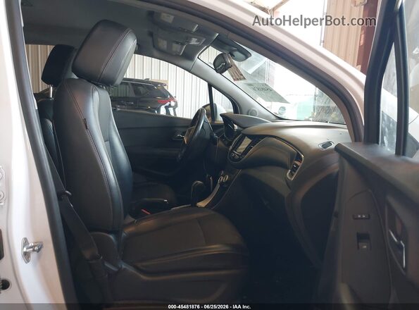 KL7CJLSB8JB705643 2018 CHEVROLET TRAX White Vista interior delantera