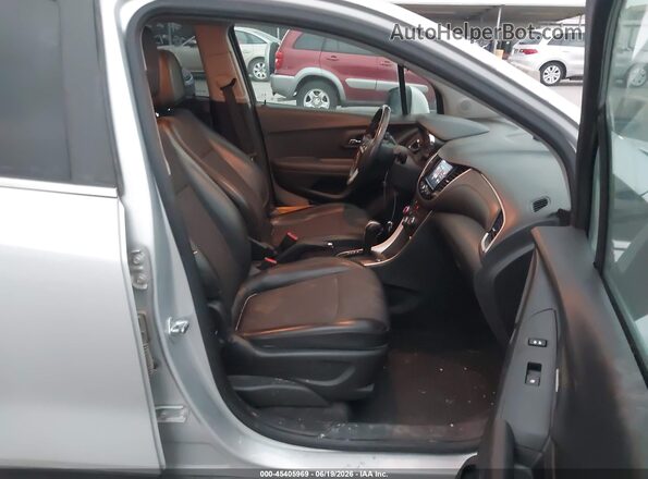 KL7CJLSB9LB324953 2020 CHEVROLET TRAX Silver წინა სალონის ხედი