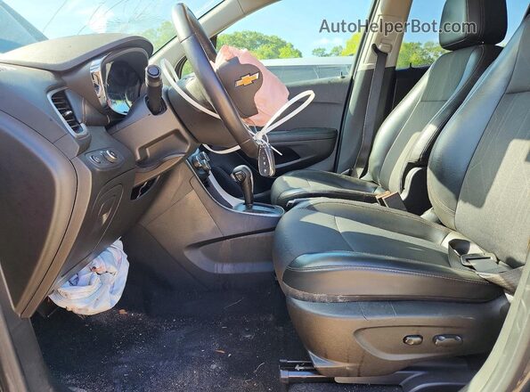 KL7CJLSM4MB368006 2021 CHEVROLET TRAX Black Front interior view
