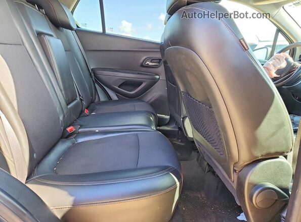 KL7CJLSM4MB368006 2021 CHEVROLET TRAX Black Rear interior view