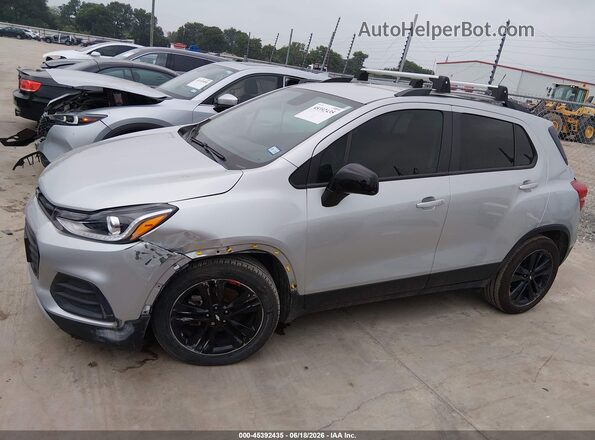 KL7CJLSM8NB509130 2022 CHEVROLET TRAX Серебряный Панорамный вид салона 360°