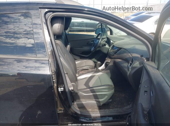 KL7CJLSM9MB374836 2021 CHEVROLET TRAX Black Вид салону спереду