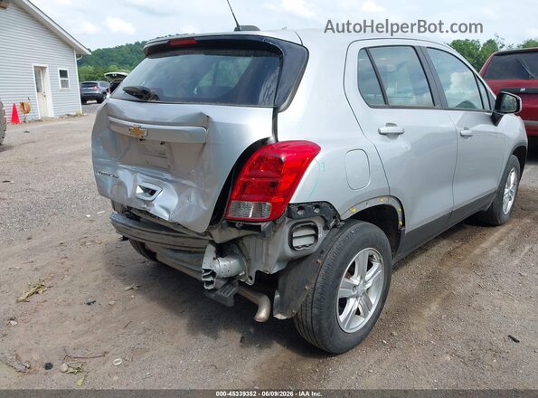KL7CJNSB0JB610067 2018 CHEVROLET TRAX Серебряный 
