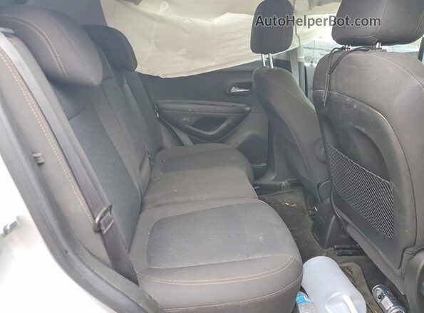 KL7CJNSB7MB356443 2021 CHEVROLET TRAX Silver Vista interior trasera