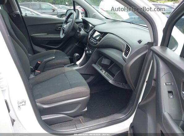 KL7CJNSB9JB579482 2018 CHEVROLET TRAX White წინა სალონის ხედი