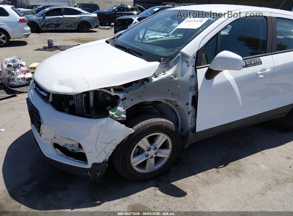 KL7CJNSM2MB368209 2021 CHEVROLET TRAX White Вид спереду