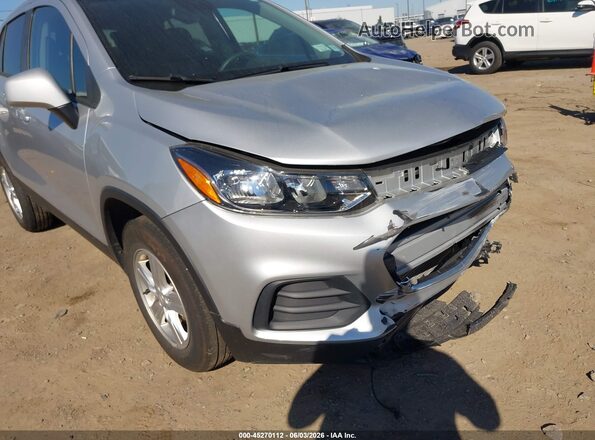 KL7CJNSM3NB555847 2022 CHEVROLET TRAX Silver Widok z przodu