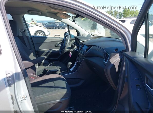 KL7CJNSM3NB555847 2022 CHEVROLET TRAX Silver Widok wnętrza z przodu