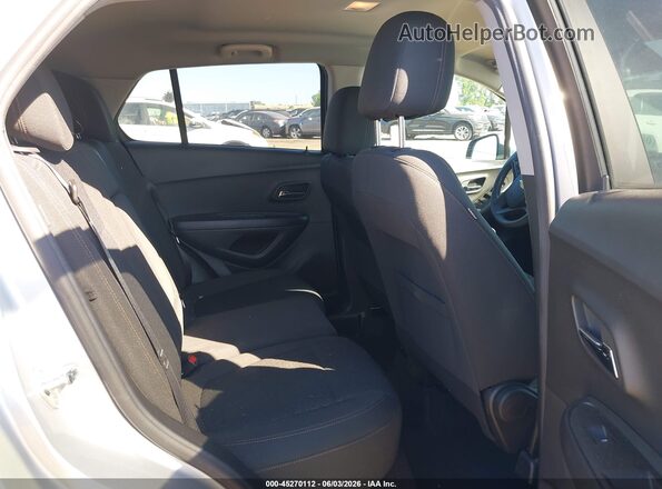 KL7CJNSM3NB555847 2022 CHEVROLET TRAX Silver Widok naklejki z numerem VIN