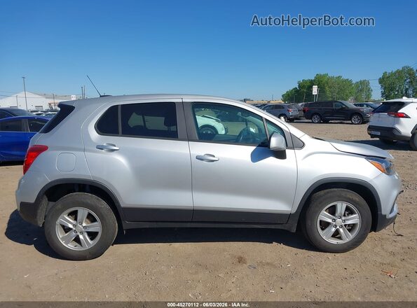 KL7CJNSM3NB555847 2022 CHEVROLET TRAX Silver Widok wnętrza z tyłu