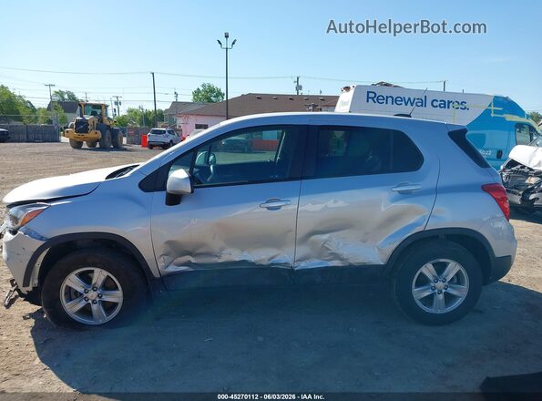KL7CJNSM3NB555847 2022 CHEVROLET TRAX Silver Widok wnętrza 360 stopni