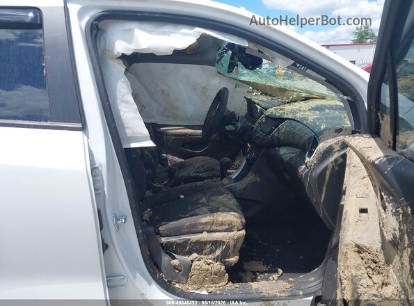 KL7CJNSM6NB545703 2022 CHEVROLET TRAX White Սալոնի դիմացի տեսք